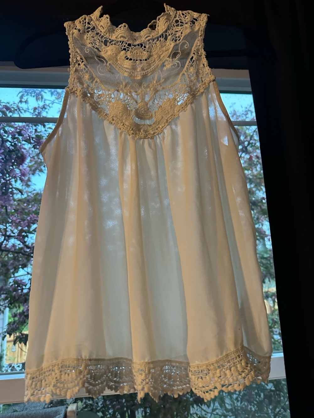 Forever 21 Cream Crochet Lace Sleeveless Top